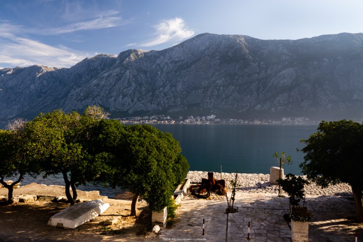Kotor - Vue de la chambre sur les montagnes