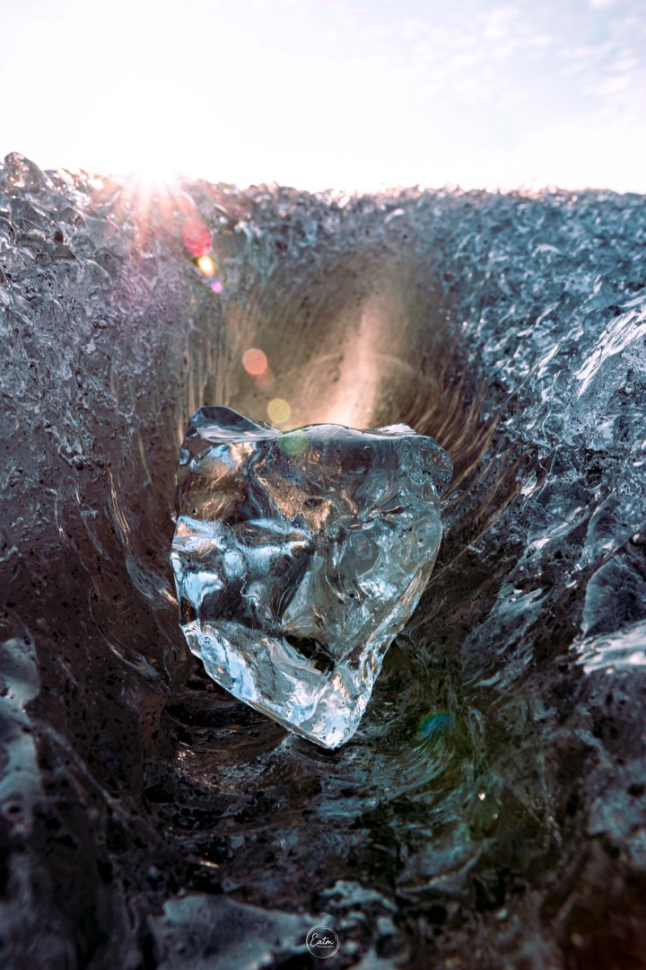 Deux semaines au cœur d’une nature spectaculaire composée de cascades, volcans, glaciers, geysers, sources chaudes et de champs de&nbsp;lave